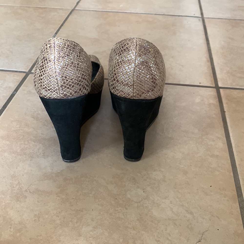 UGG - Picture 3 of 4